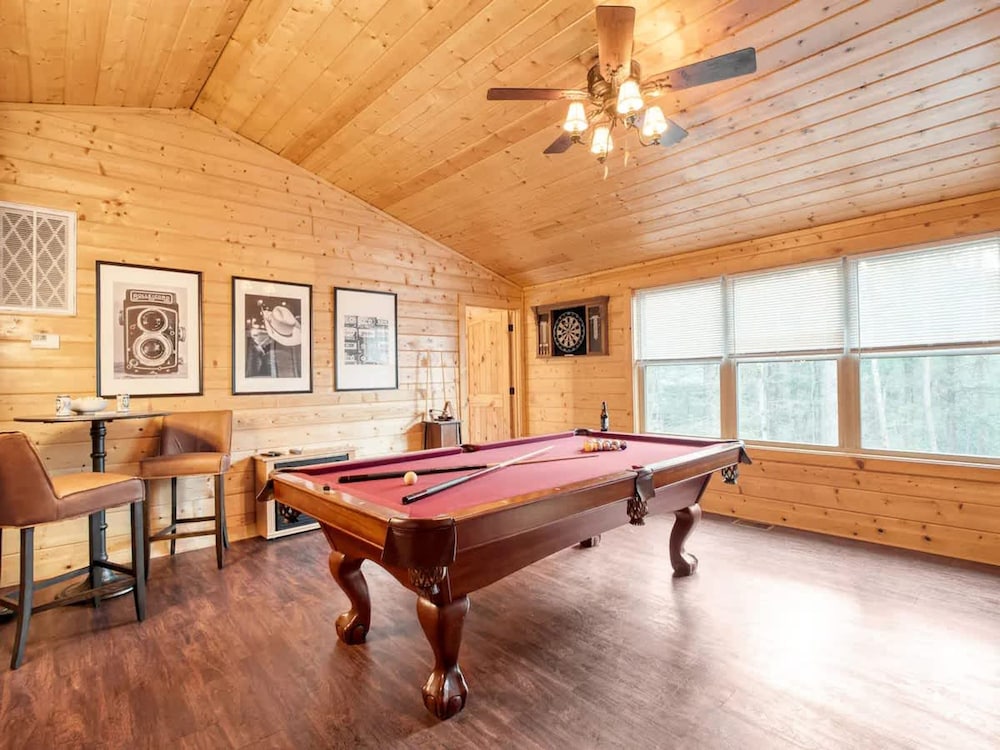Charming Smoky Mountain Cabin w Hot tub Views