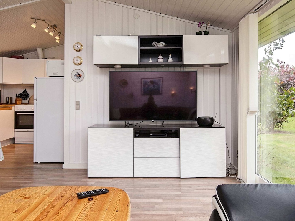 Peaceful Holiday Home in Falster near Sea view 3