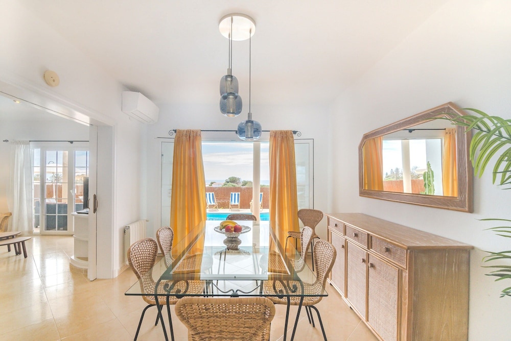 Villa Maricel - Villa With Private Pool. Free Wifi