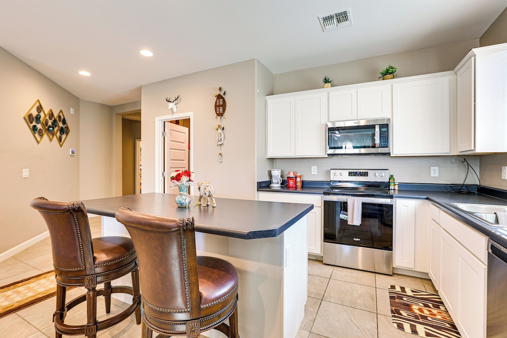 10 Mi to Dtwn Phoenix: Updated Home