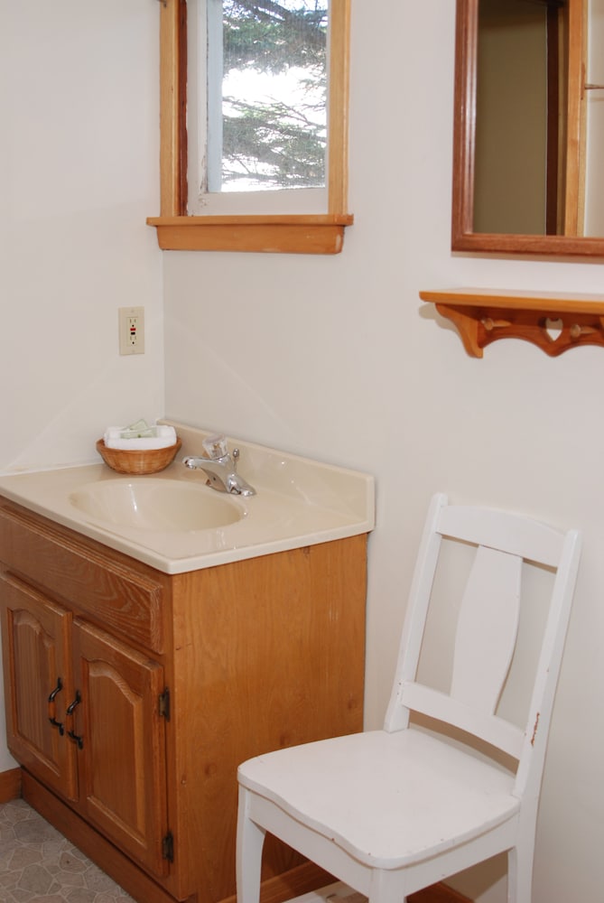 Shining Waters Cottages