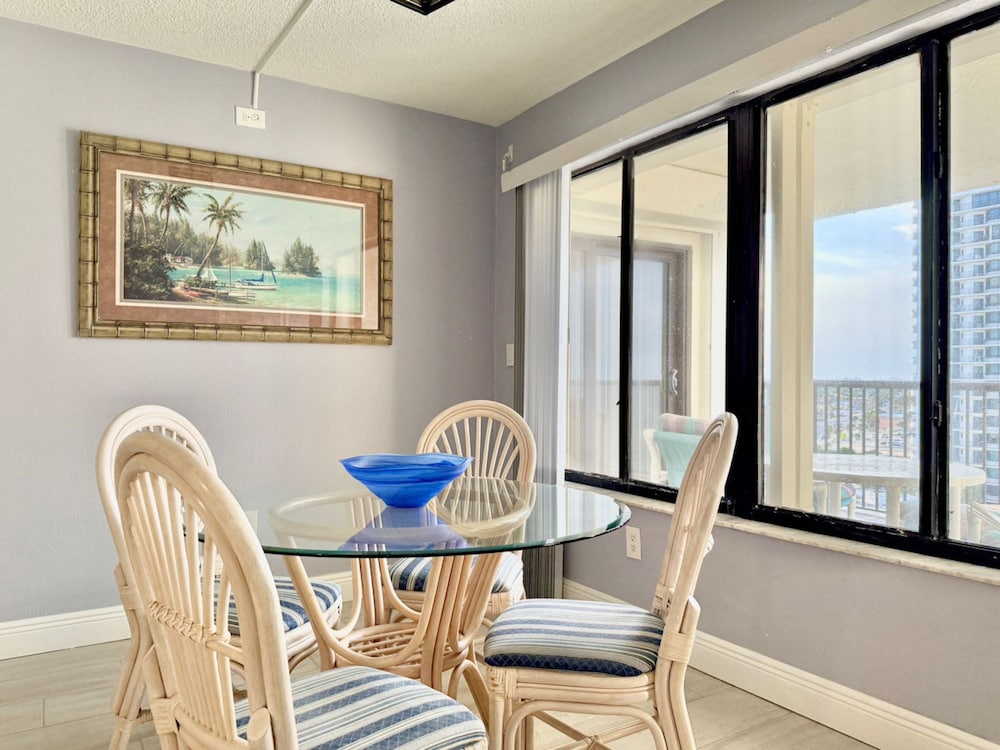 King bed Oceanview Daytonabeach