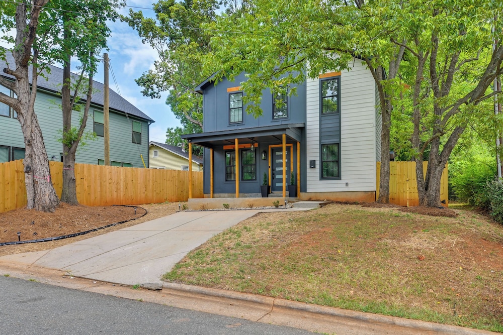 2 Mi to Uptown Charlotte: Family Home w/ Game Room