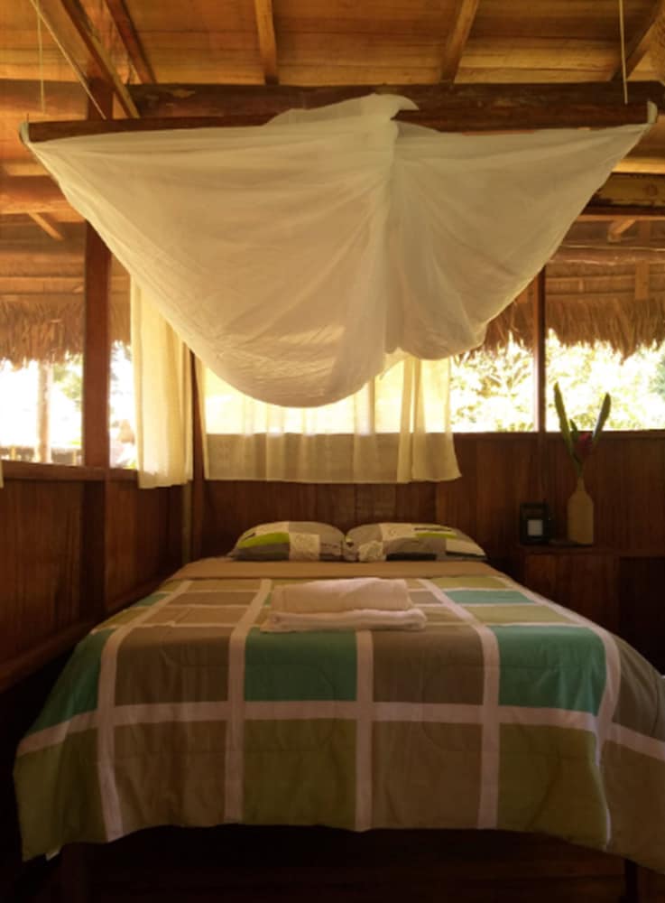 Tres Chimbadas Lake Lodge view 3