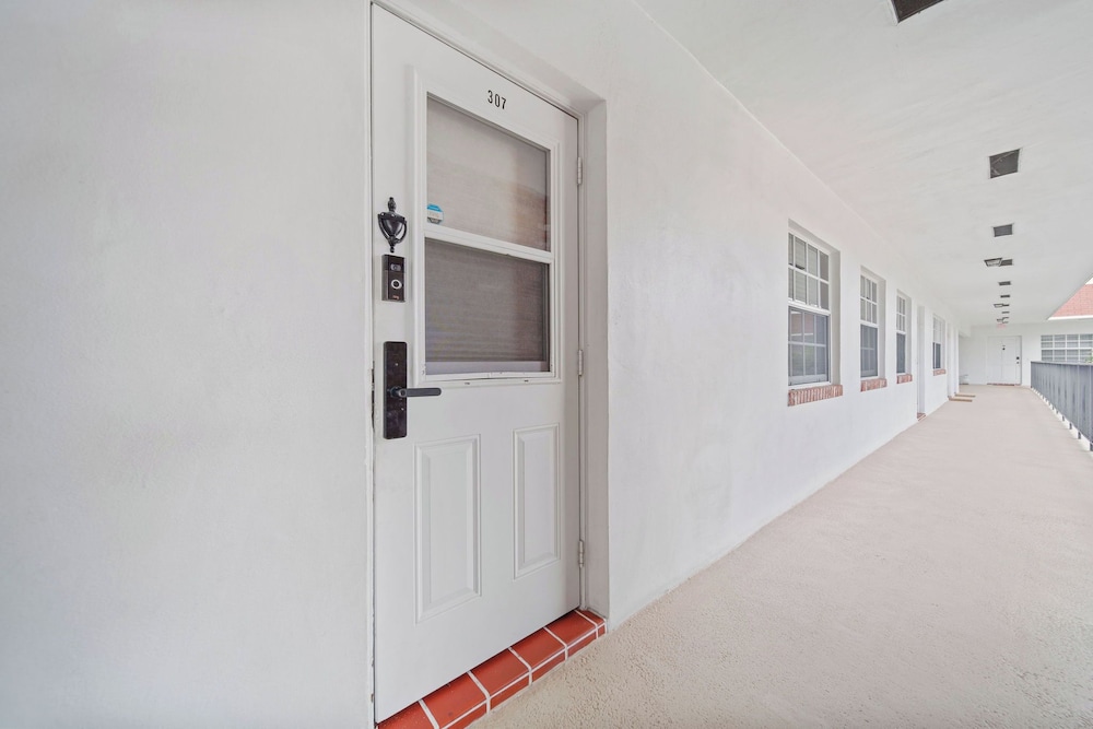 Luxe 2BR Escape Fort Lauderdale