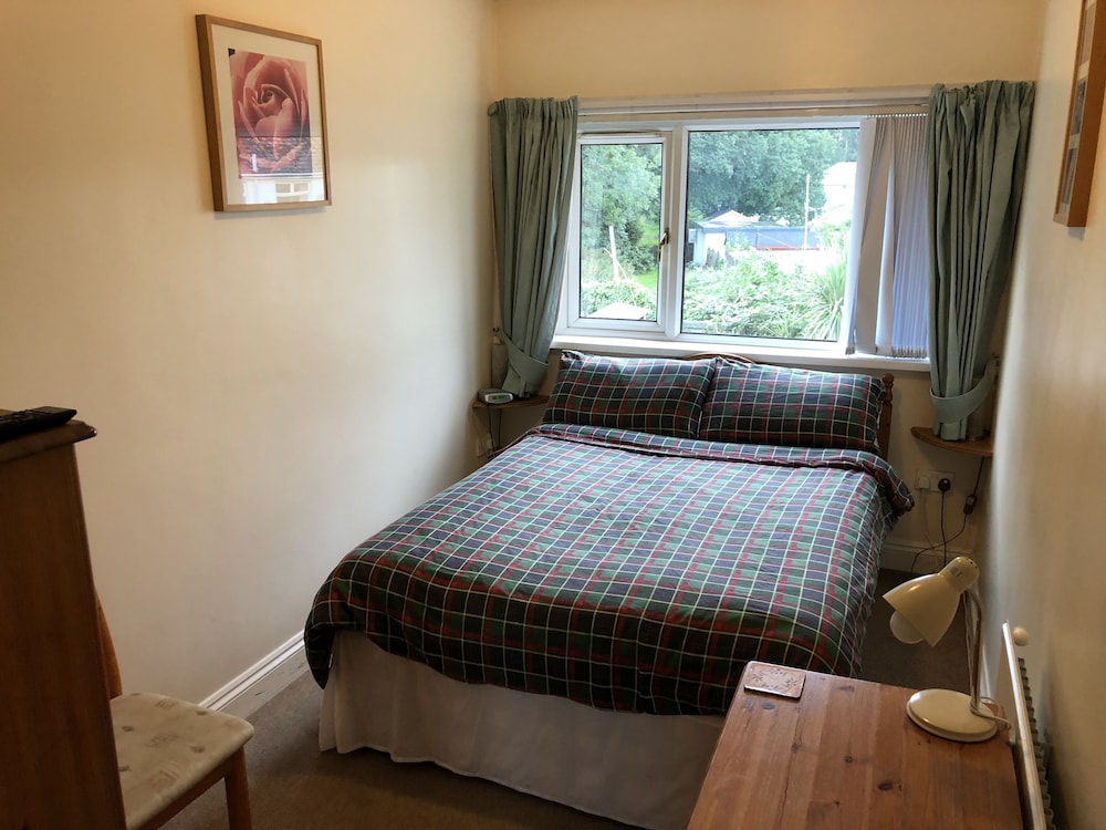 Bridgend Vacations - The New Inn Guest House - Property Image 2