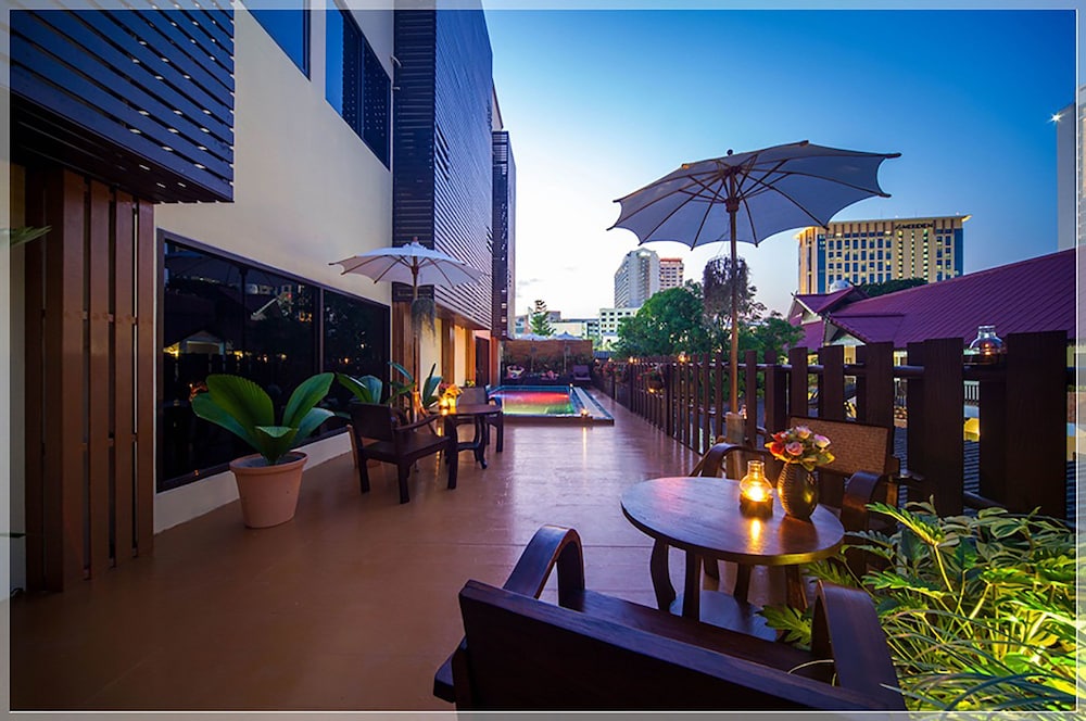 CM Night Bazaar Boutique Hotel - Image 2