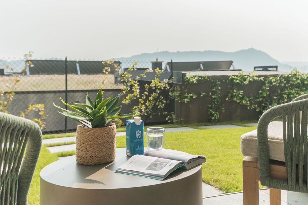 Pureview Luxury Suites, with breakfast & pool by Rent all Como