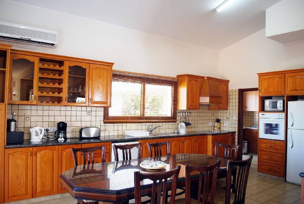 Impressive Large Villa Huge Heated Pool Garden