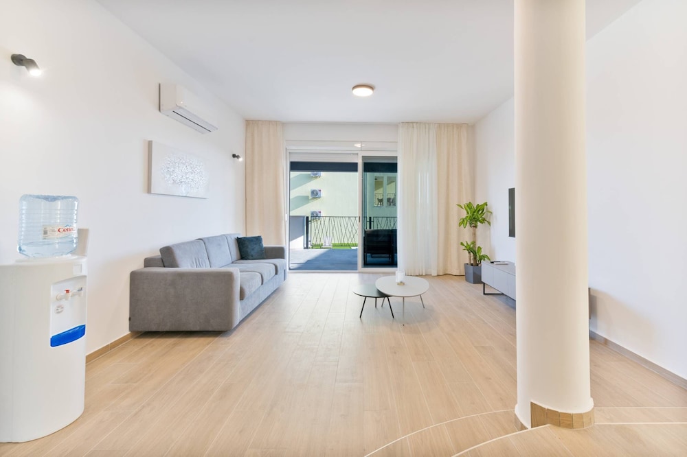 Luxury Living at Horizon Retreat