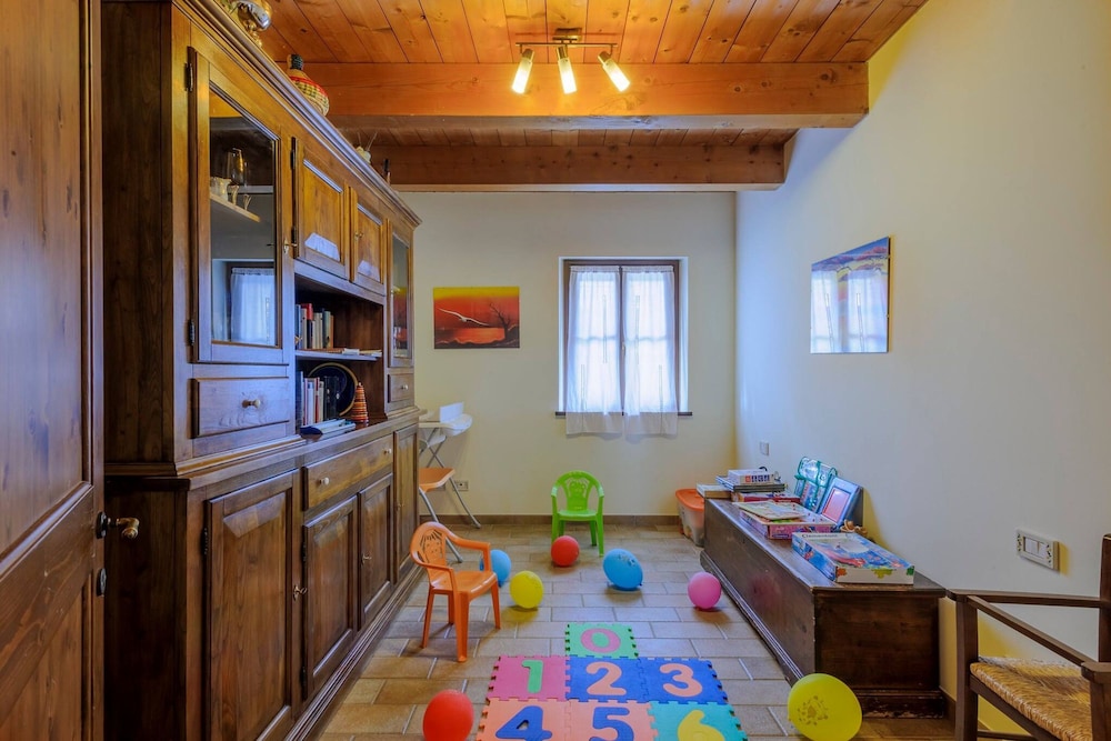 Casale Partemio 8 Marche Holiday Villas