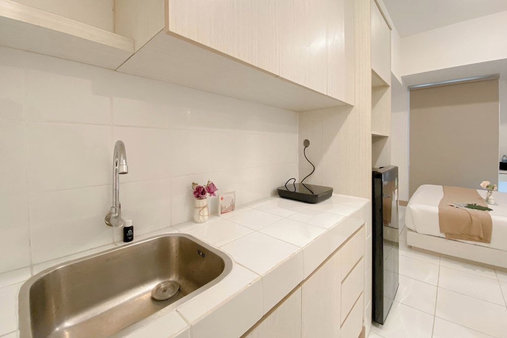 Comfy Studio at 9th Floor Tokyo Riverside PIK 2 Apartment