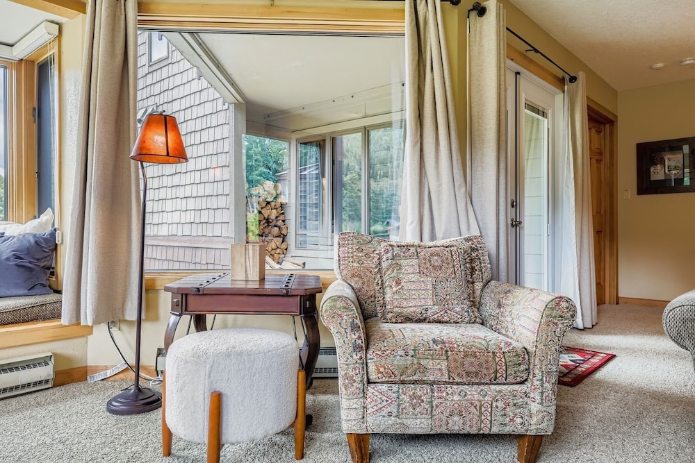 1702 The Willows 1 Bedroom Condo