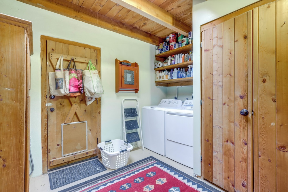 'zuri House' Eclectic Santa Fe Rental w/ Hot Tub view 5