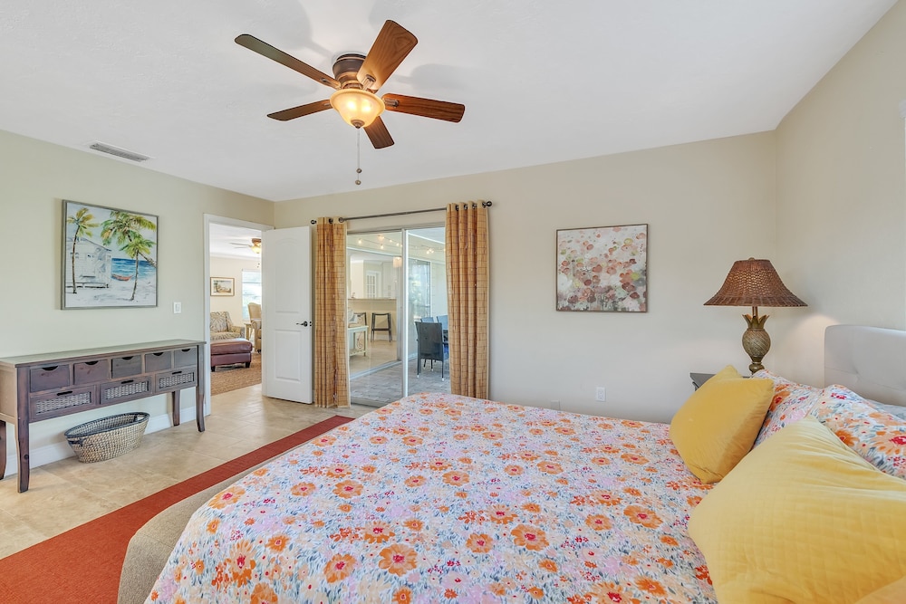 Beautiful Pool Home Near Siesta Key Beach 2 Bedroom Home