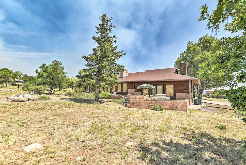 Lovely Flagstaff Home w/ BBQ & Mountain Views!