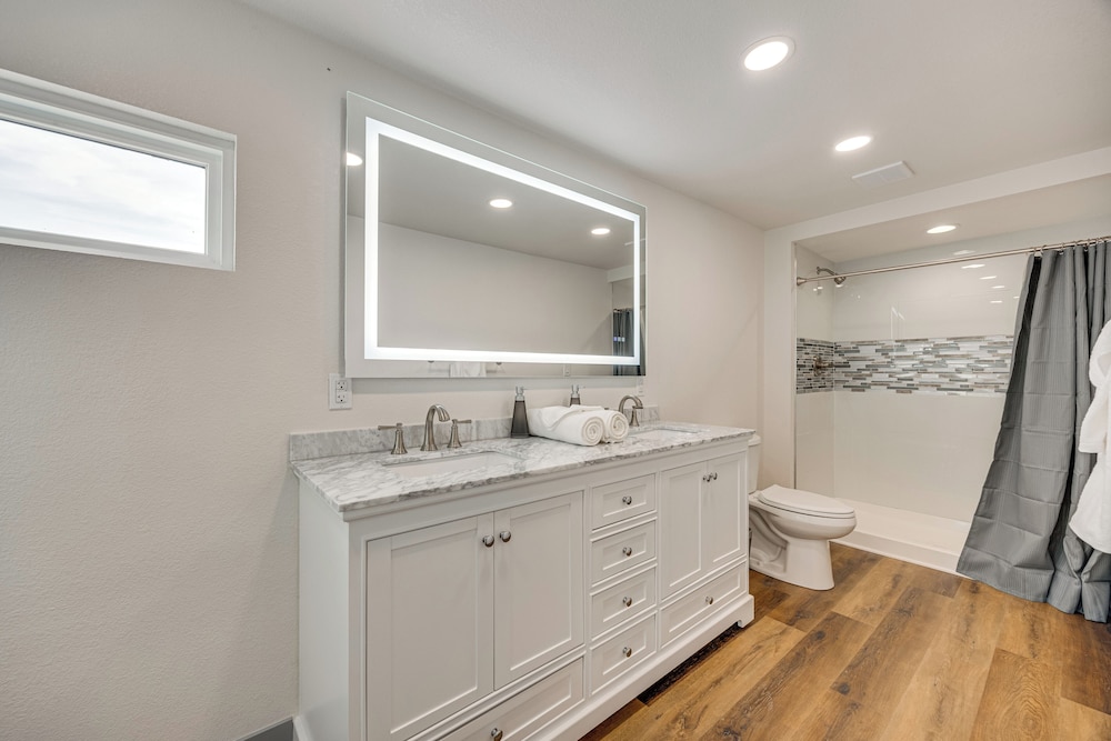 16 Mi to Paint Mines: Spacious Simla Home!