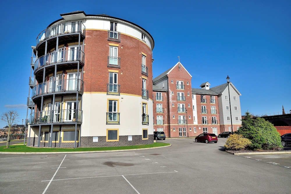 Racecourse Serviced Apartments