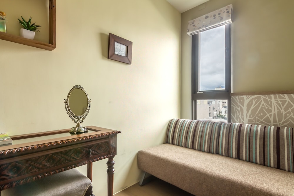 Jhongshan Building B&B