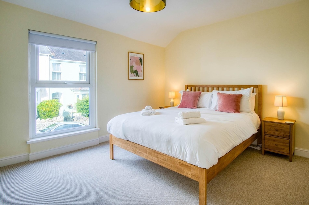 Woodville Road - 2 Bedroom House - Mumbles