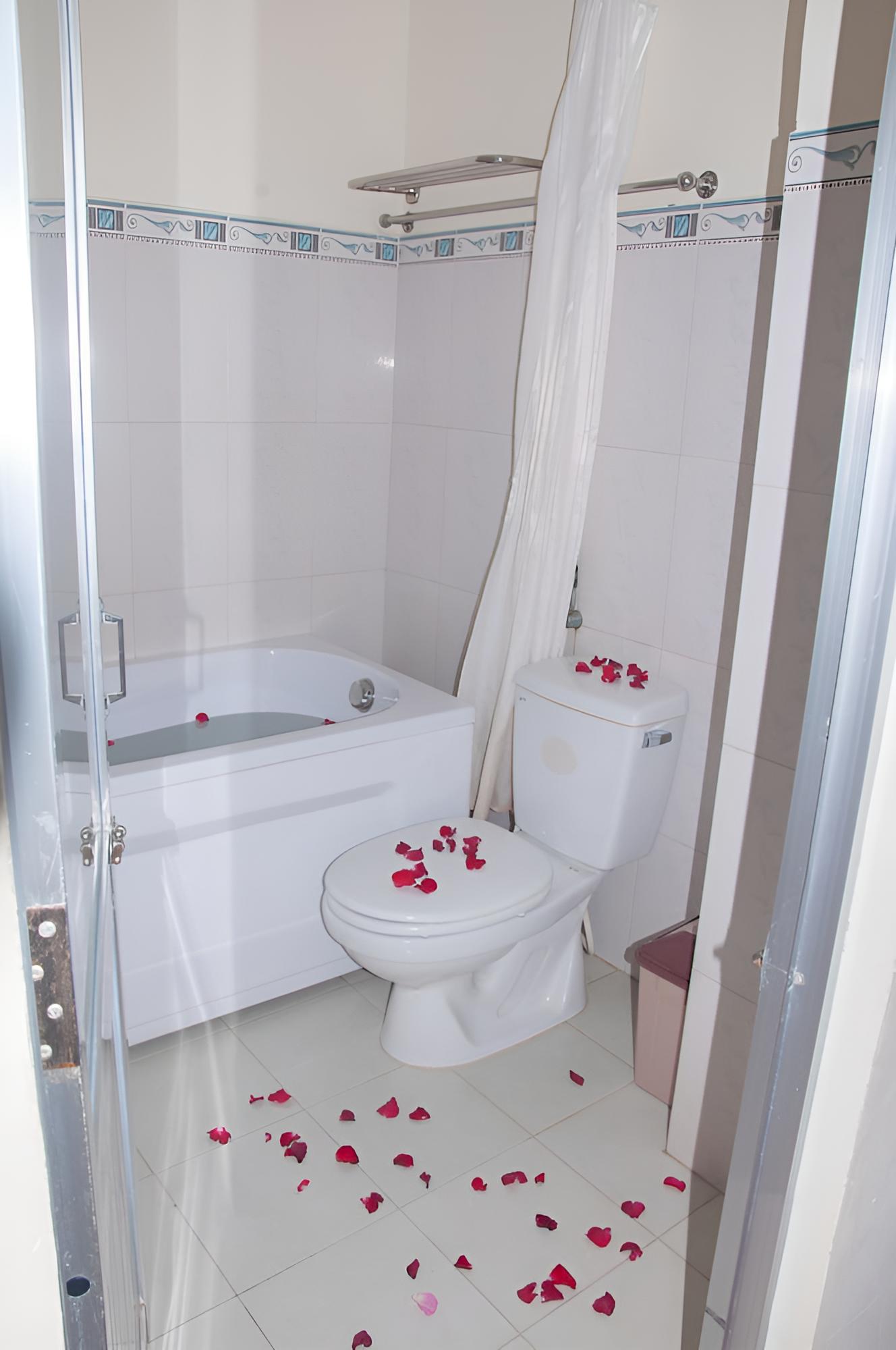 Queen Hotel 7