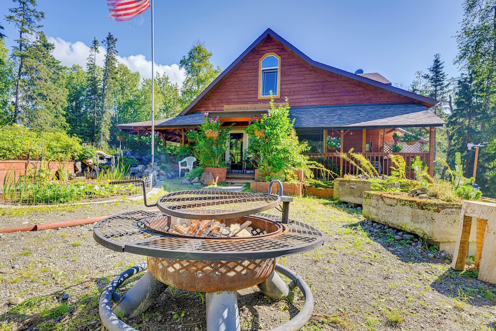 Cozy Kenai Abode w/ Private Deck: 5 Mi to Ocean! view 4
