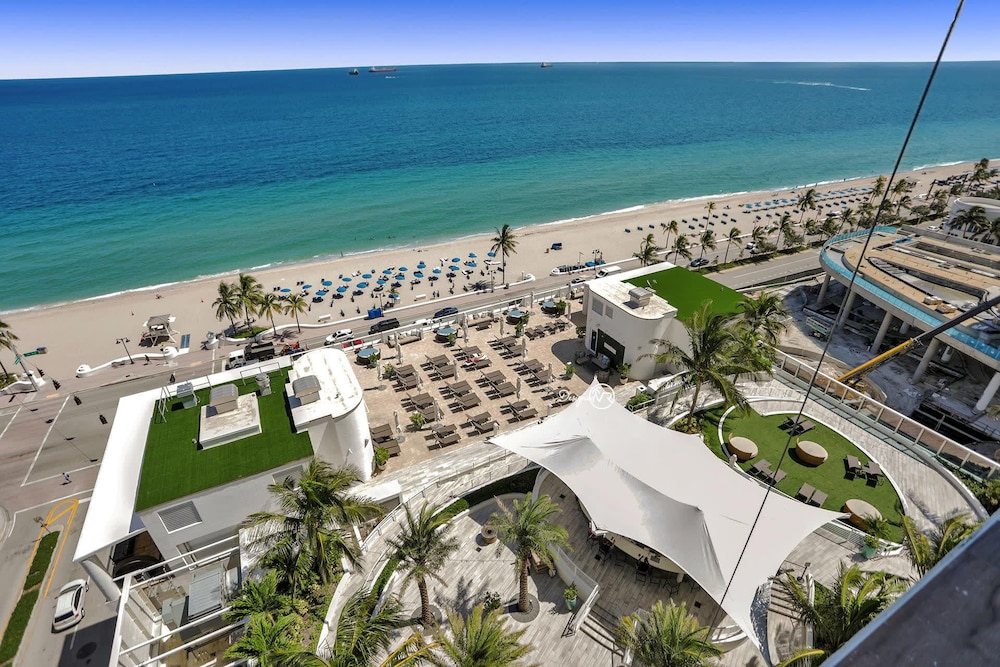 Stunning Beachfront Luxury- Your Perfect Getaway!