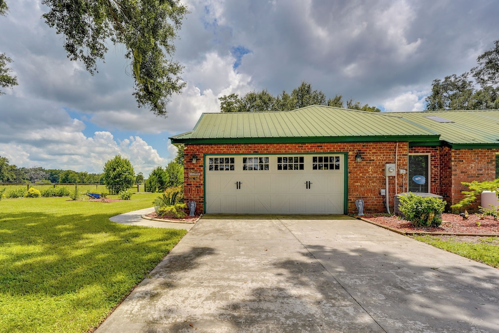 Welcoming Home w/ Yard on 20 Acres in High Springs