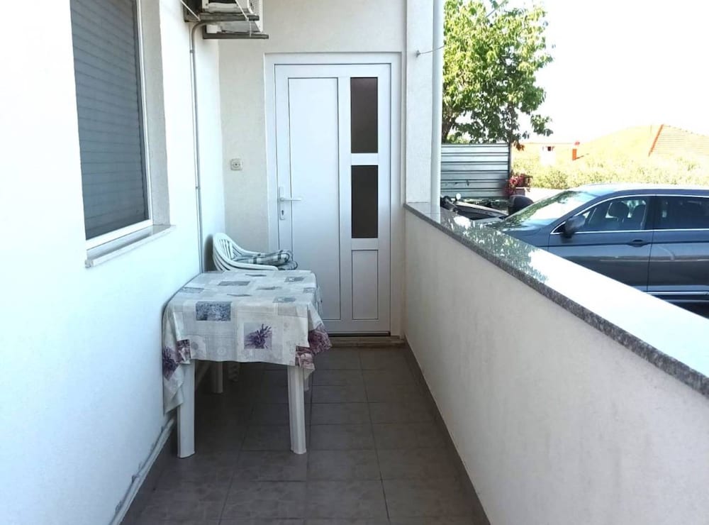Seaside Okrug Gornji Apartment With Terrace and Patio