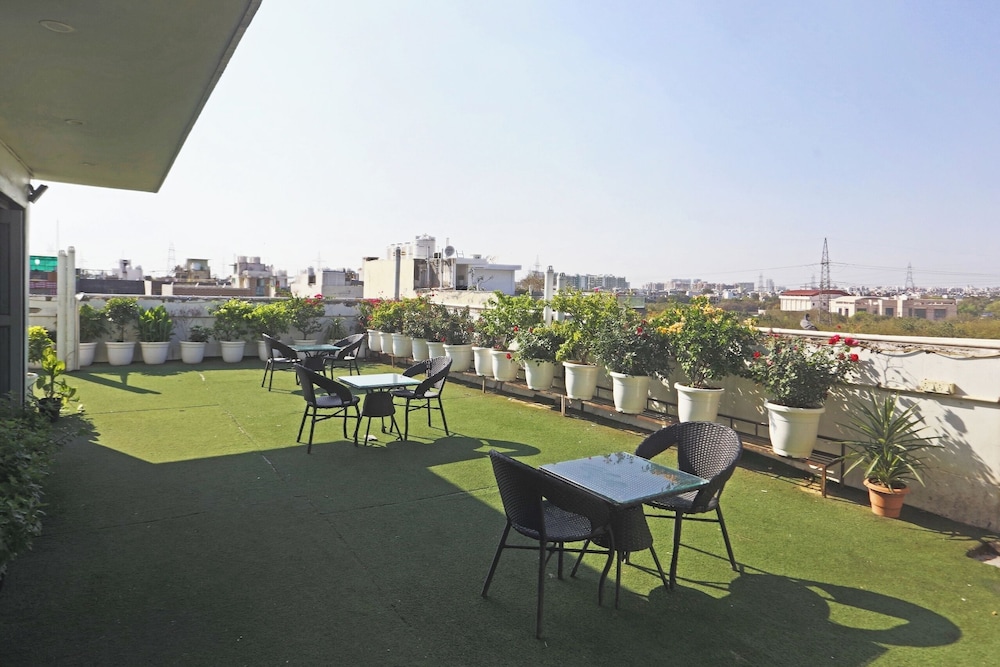 Hotel Aerostar Gold Near Yashobhoomi