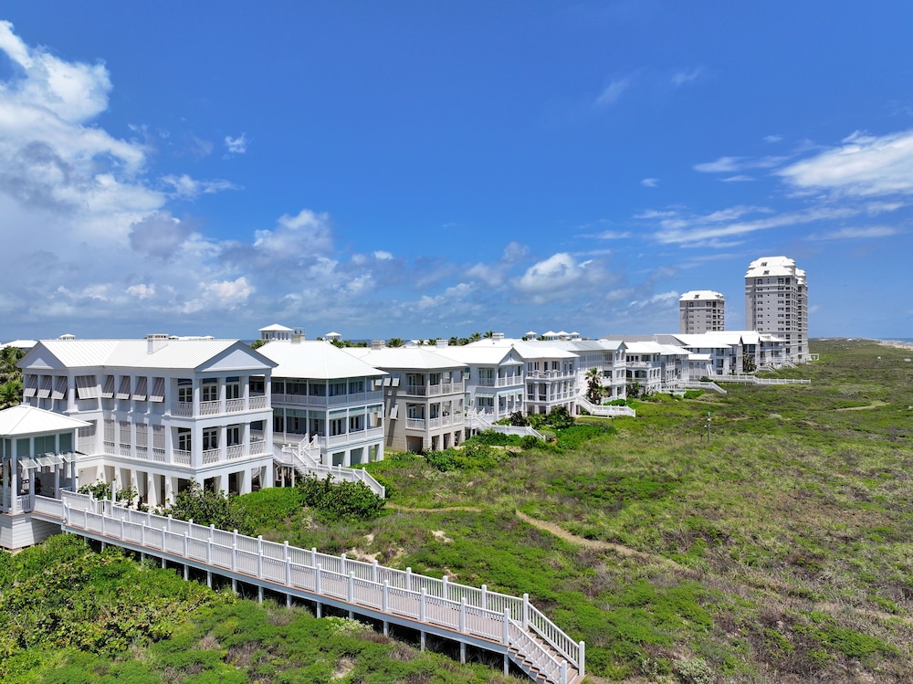 Palm House - Private Beachfront House 3 Bedroom Home by RedAwning