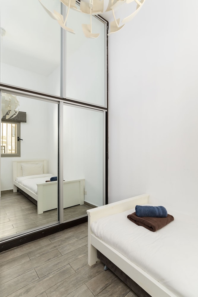 Family Apt & Private Garden near Beach by FeelHome