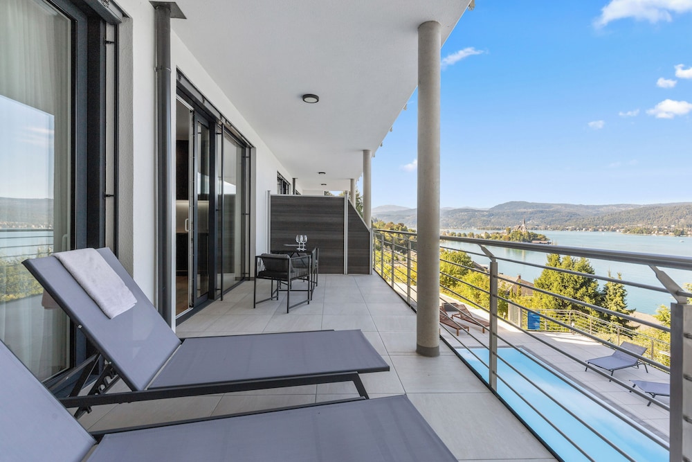 Maria Blick Lake View Apartments