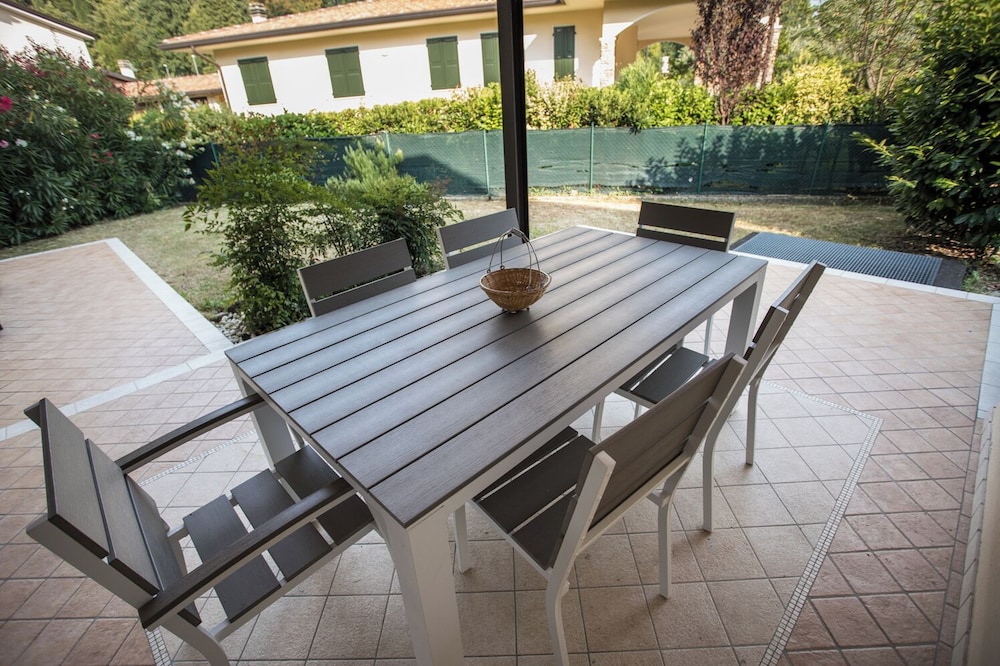Elegant Lake Garda Villa With Garden