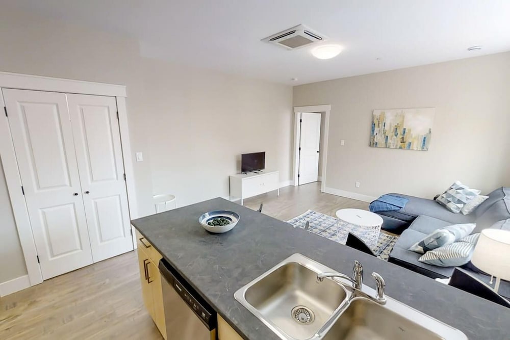 Saint John Vacations - Premium Condo Amazing Location w Parking Coffee - Property Image 6