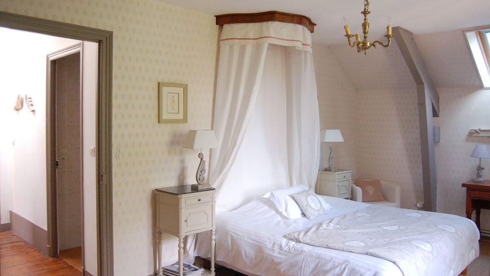 Le Manoir du Ménillet view 3