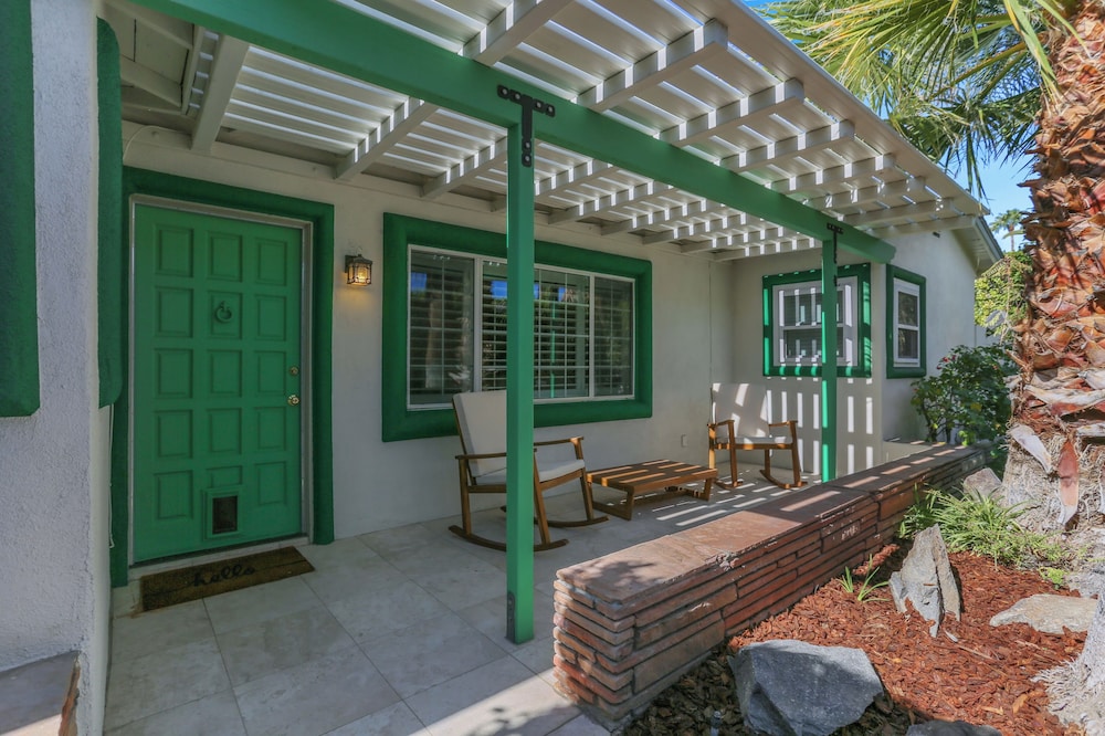 Petite Private Bungalow