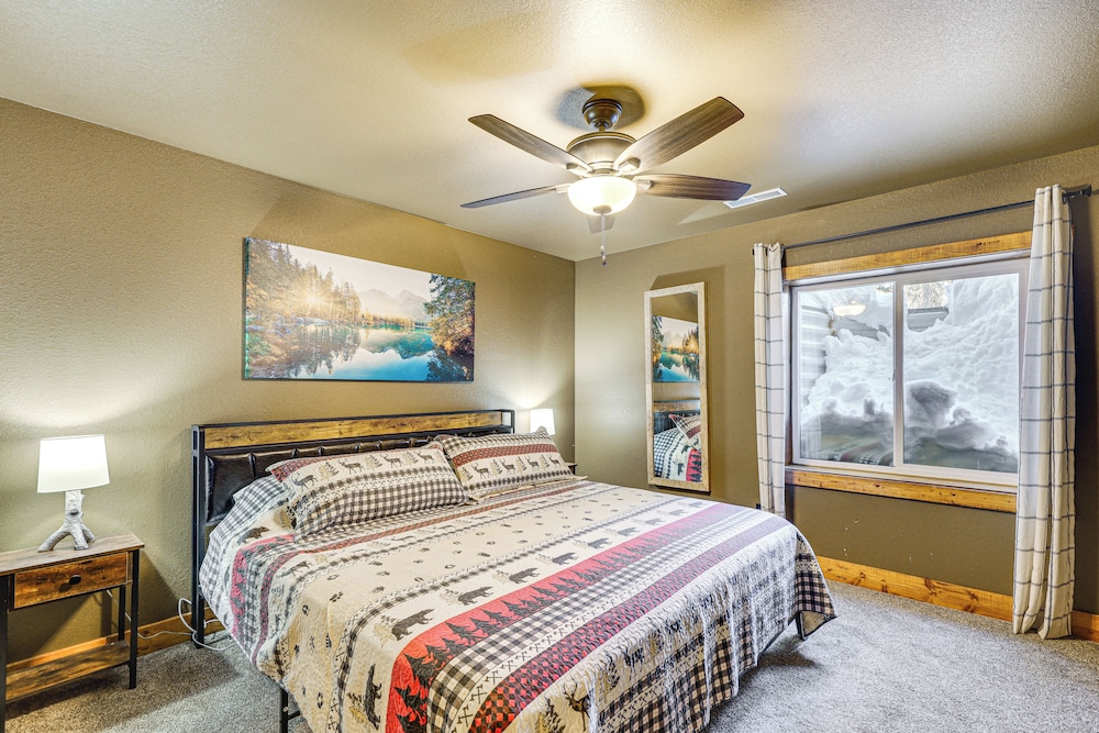 5 Mi to Terry Peak: Spacious Lead Cabin w/ Hot Tub