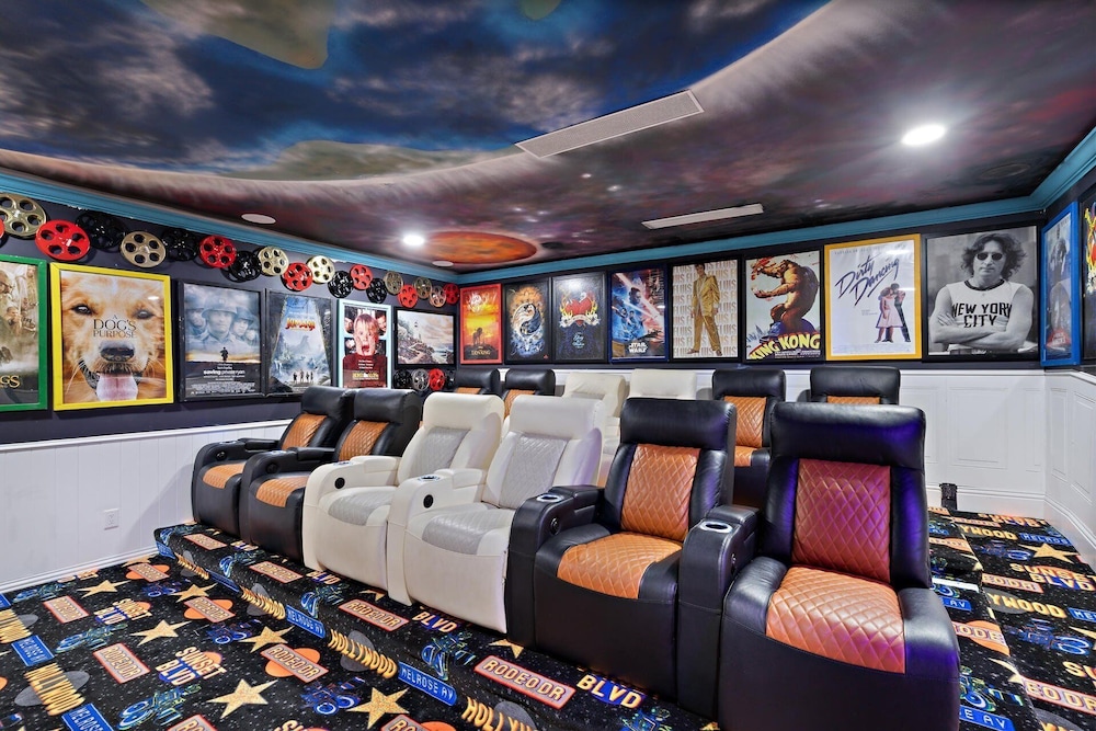 20 Bedroom Hollywood Themed Mansion Private Pool+Lazy River 20 Home