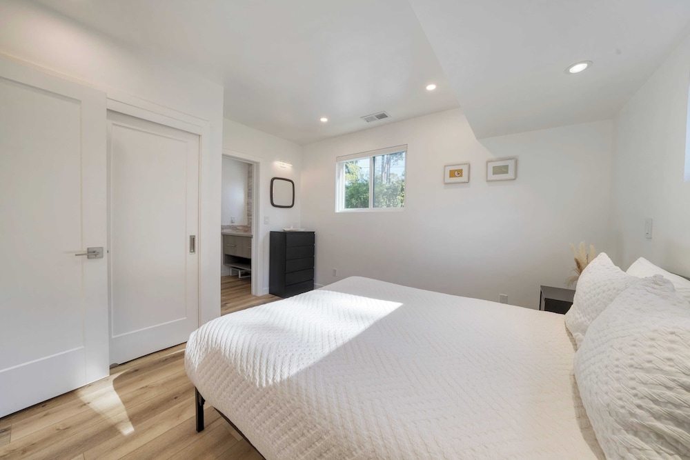 Sunridge Lookout by Avantstay Big Backyard Oasis + Patio, Central Location