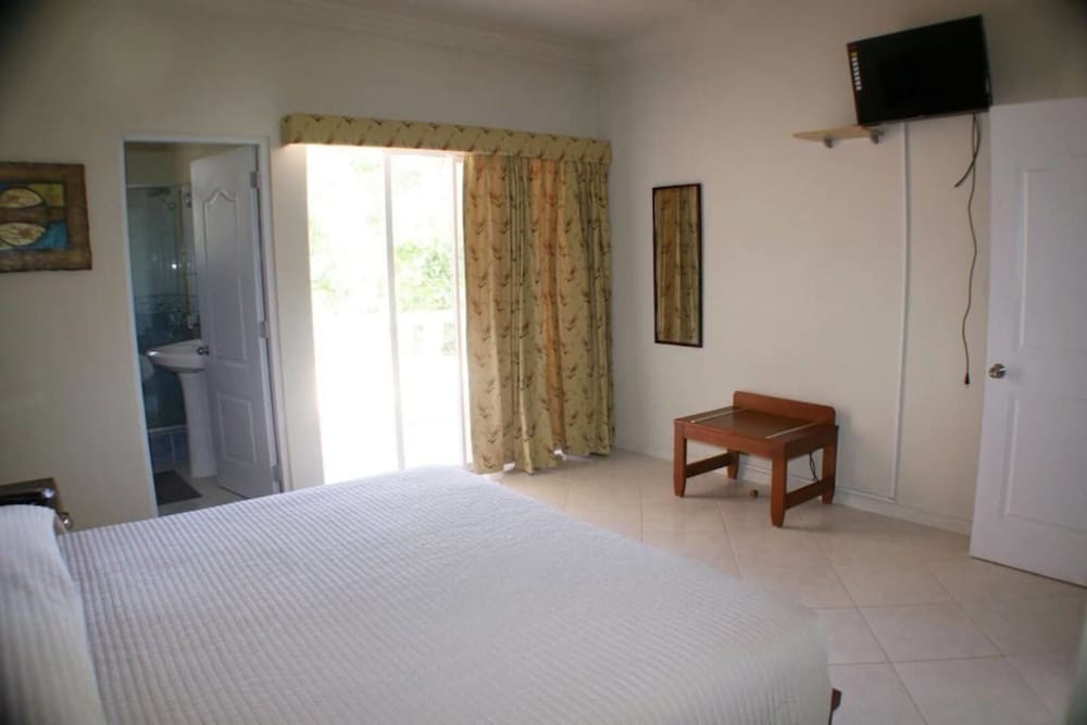 Private 6 Bedroom Villa Great for Parties