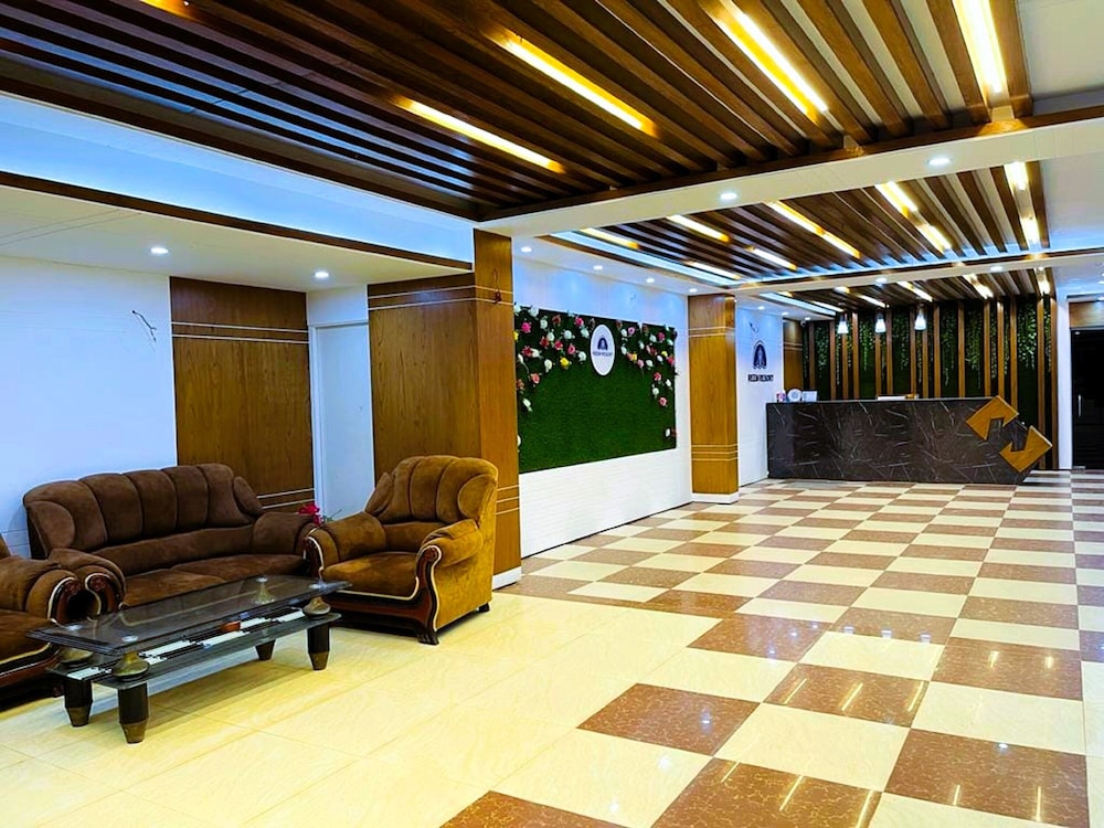 Lobby & Reception