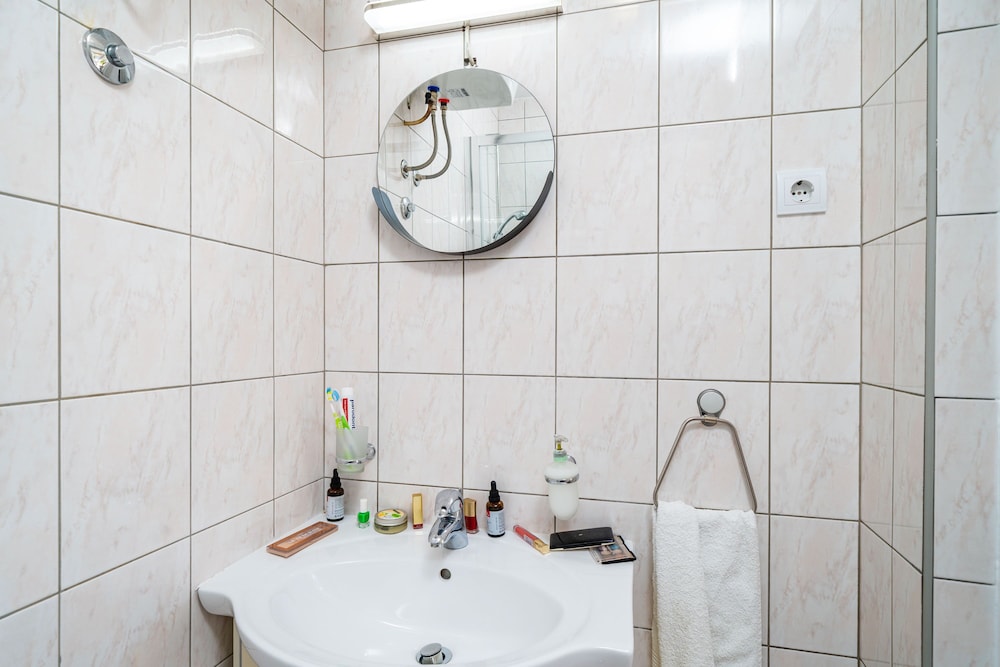 Jele Rooms