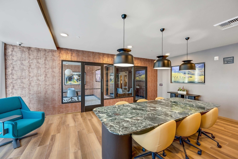 Luxury 3BR Hollywood Sign View by Oneluxstay