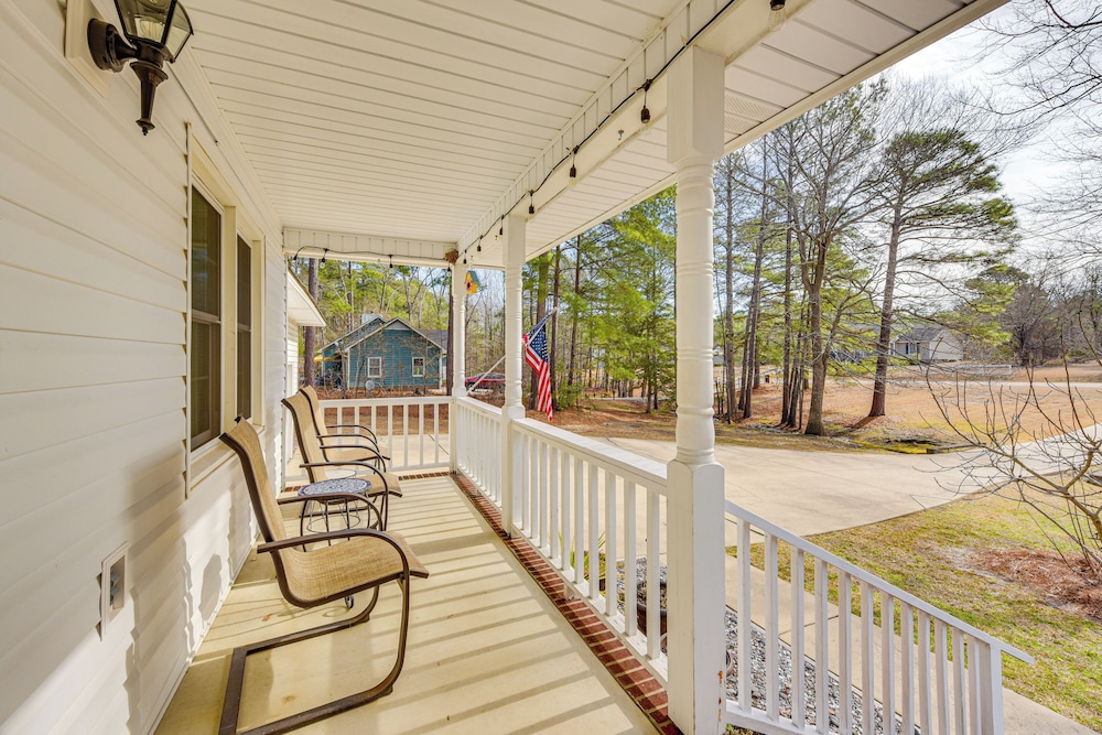 Cozy Couple's Getaway w/ Private Yard in Cameron