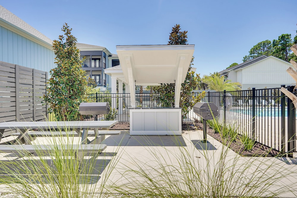 2 Mi to Ocean: Townhome w/ Pool & Dog Park in Pcb!