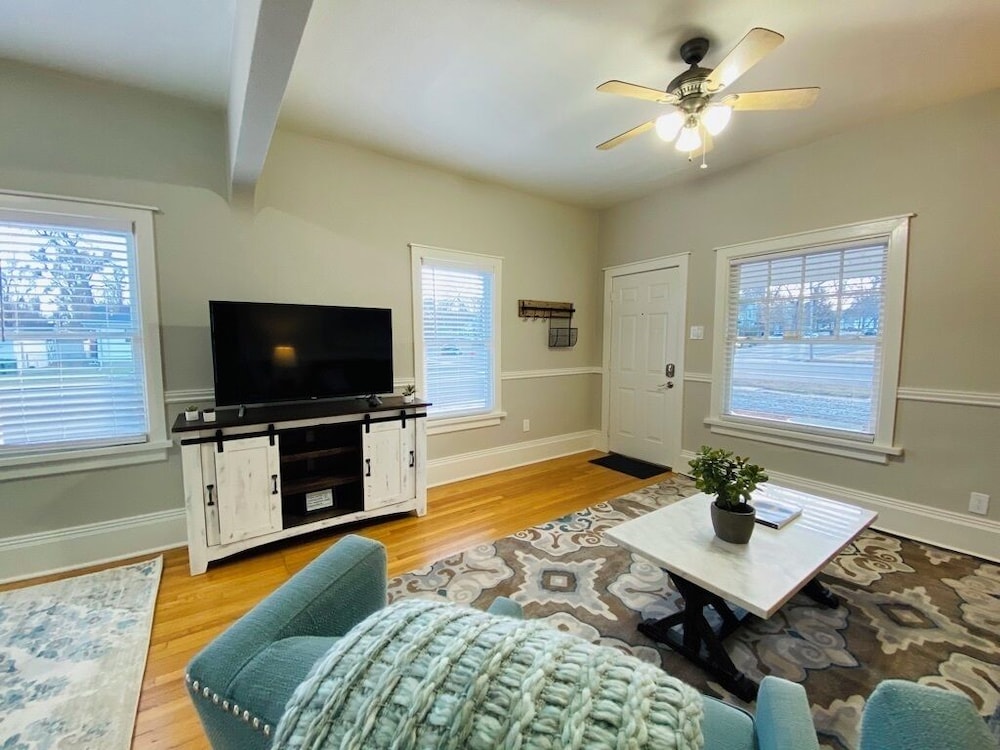 The Bungalow Retreat by UNC - Free Bikes!