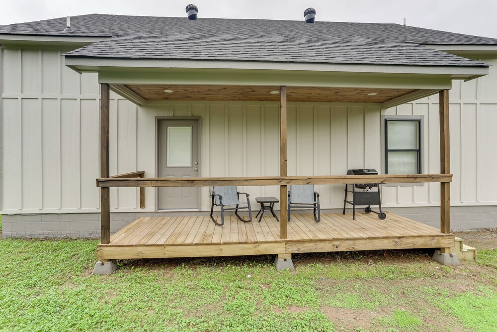 Walk to River: Newly Built Home in Heber Springs!