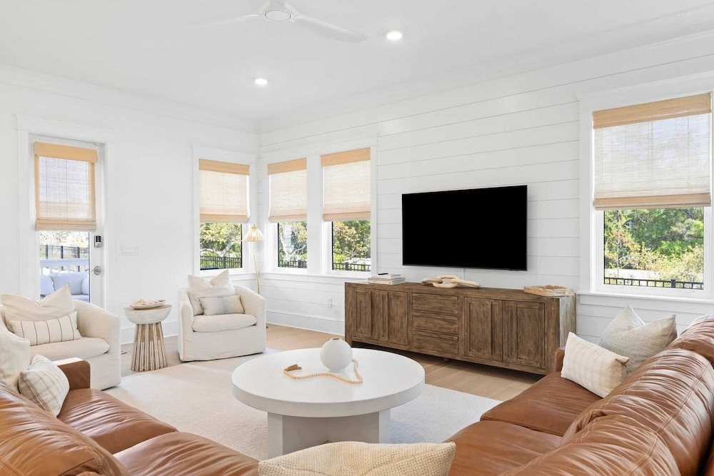 Sleeps 20 2 Homes, 9bdr, Arcade Walk to Blue Mountain Beach Access & Eats