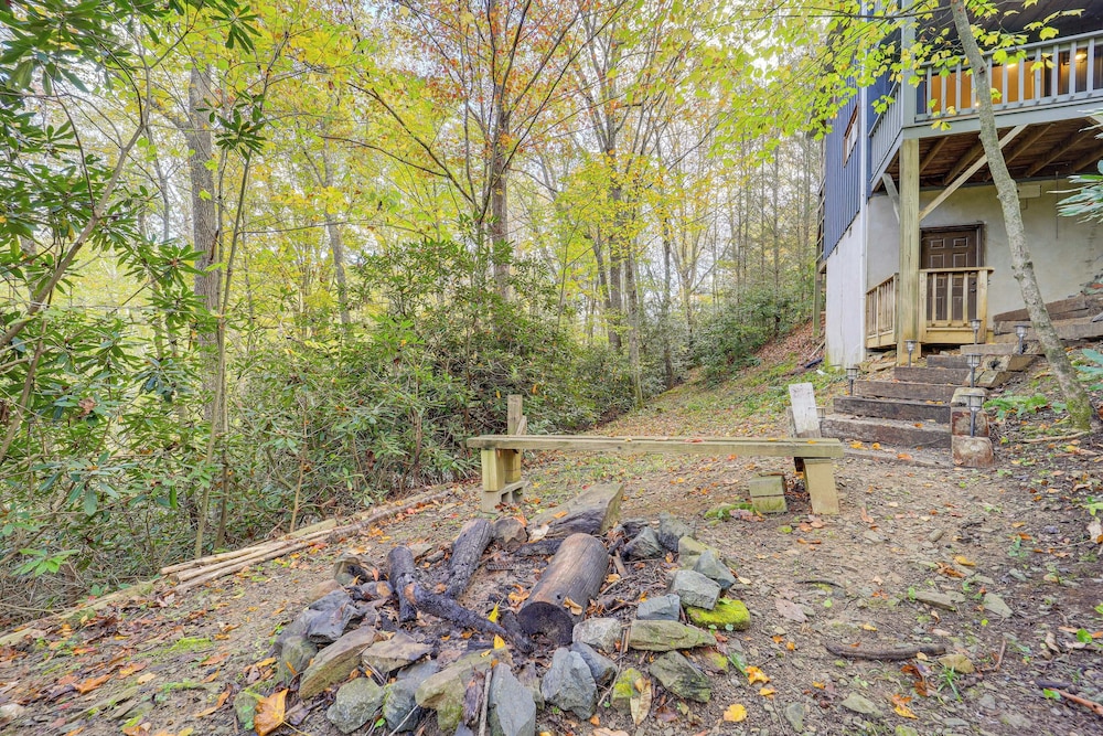 10 Mi to Sugar Mtn: Blue Ridge Family Cabin